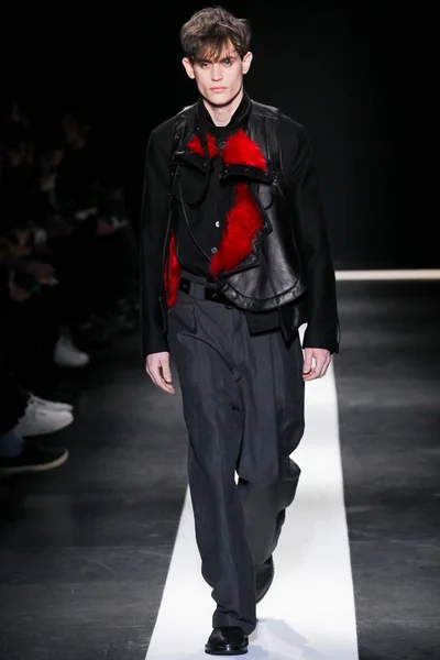 Look 17